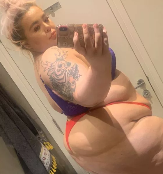 I'm so bored 😂😂😂 talk to me