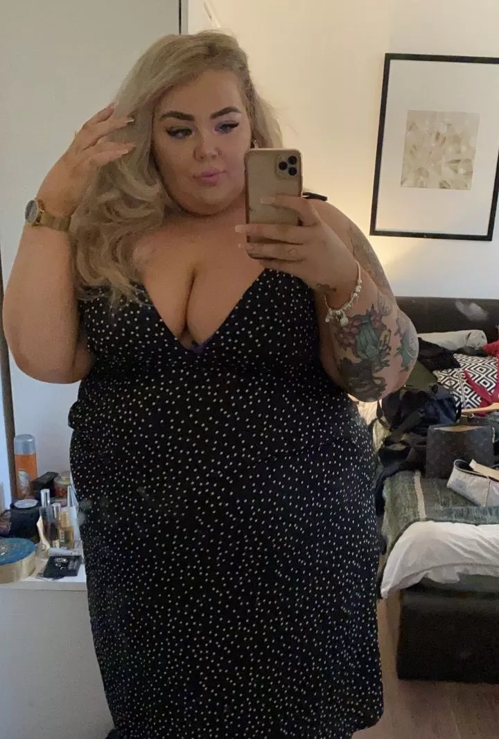 I'm so bored 😂😂😂 who wants to chat