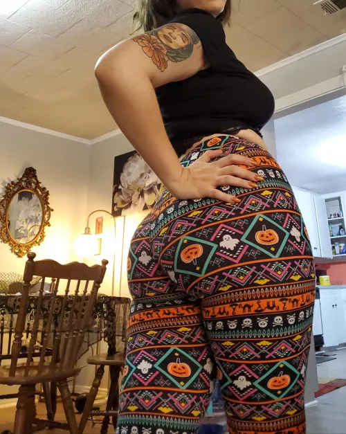 I'm so excited for the Halloween season π My ass is so soft in these it's crazy!