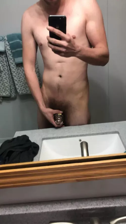 Iβm so horney in my little cage 24 year old sub boy