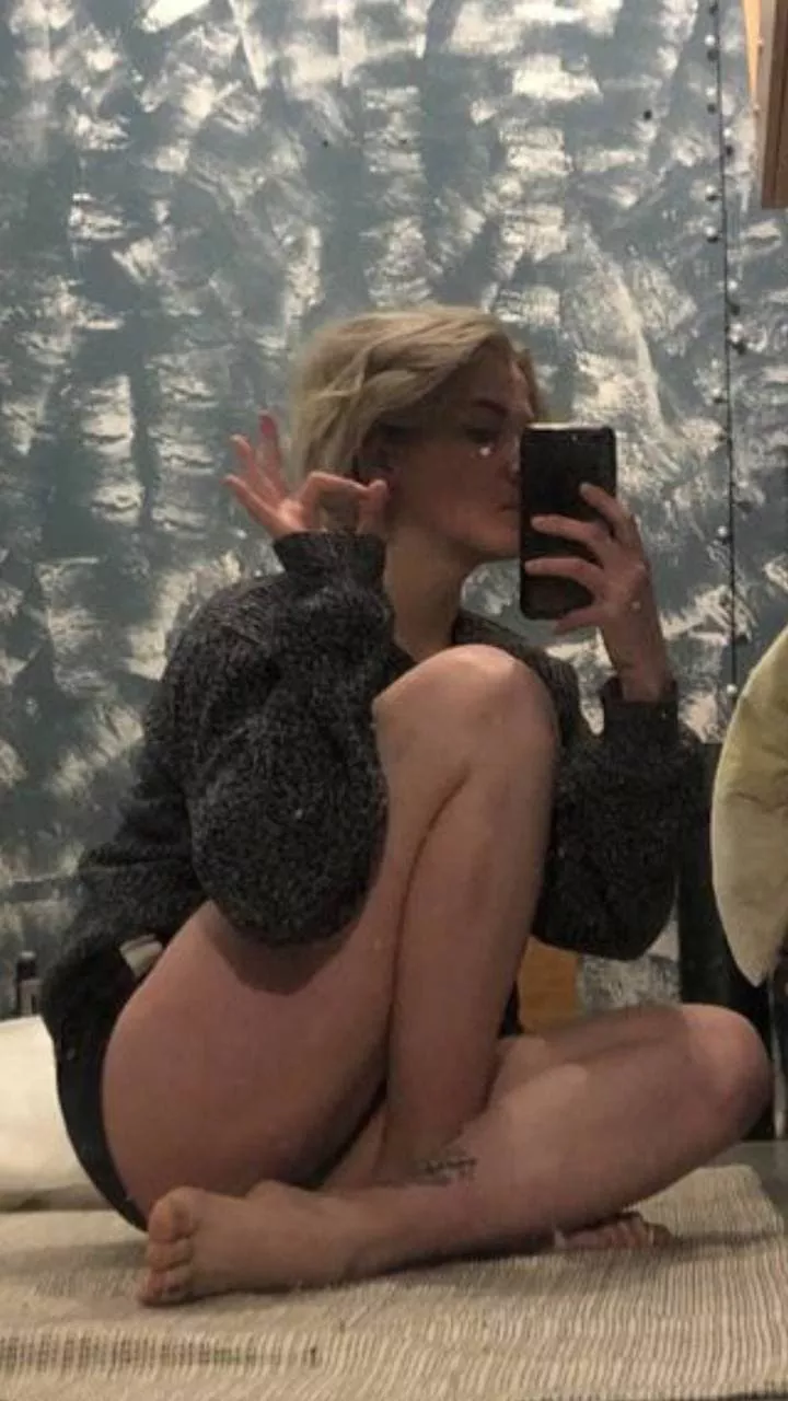 I'm so hotI can warm you up in cold weather