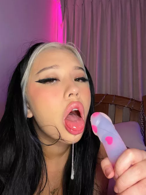 iām so little but can fit big things down my throat š„ŗ subscribe to see me play with my tight asian pussy