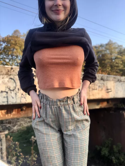 Iβm so turned on by the thought that some old man walking the dog can catch me flashing my tits.