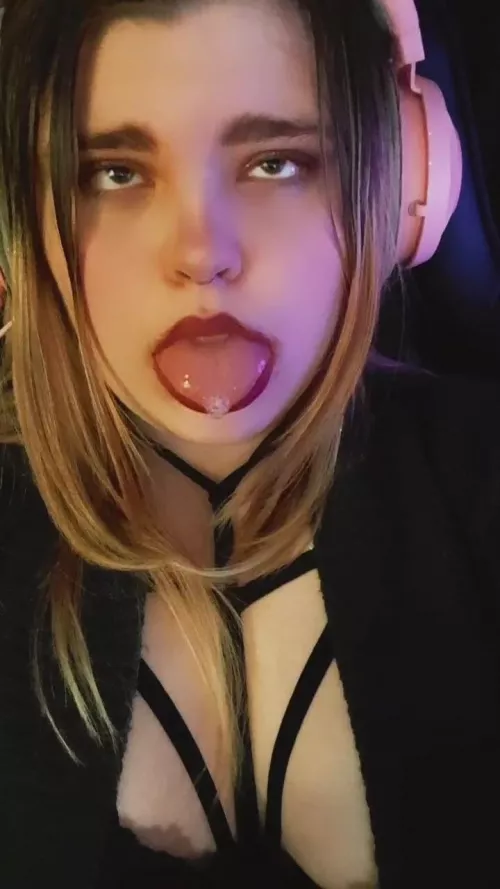 I’m soooo bored… I’m soooo bored…
