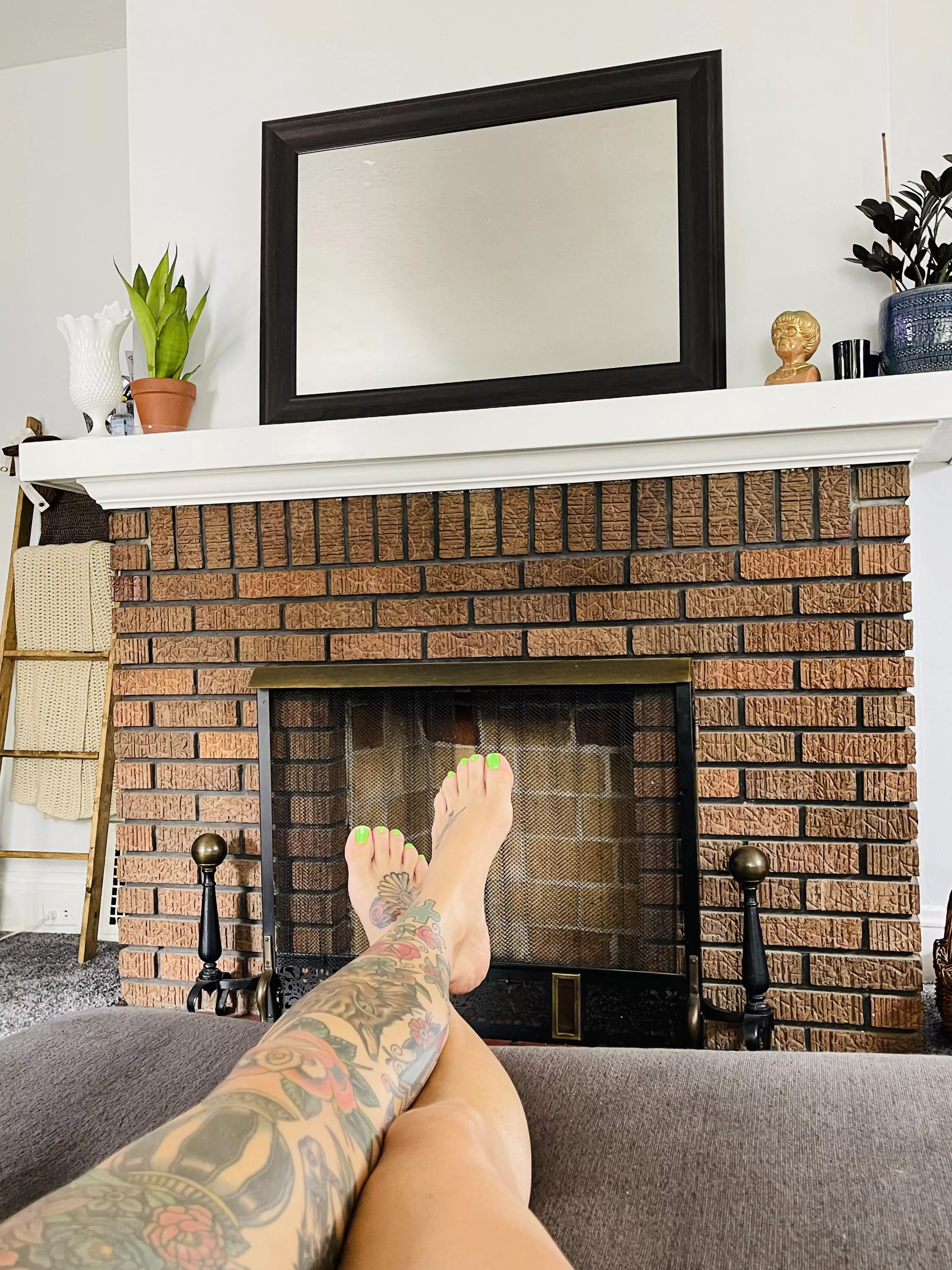 I’m sure no one will see this but my toes look too cute not to post..