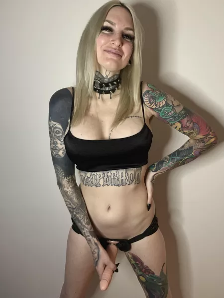 I’m sure you rather get fucked by me than actually fuck a pussy.