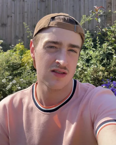 Iβm talking to my flowers Iβm talking to my flowers