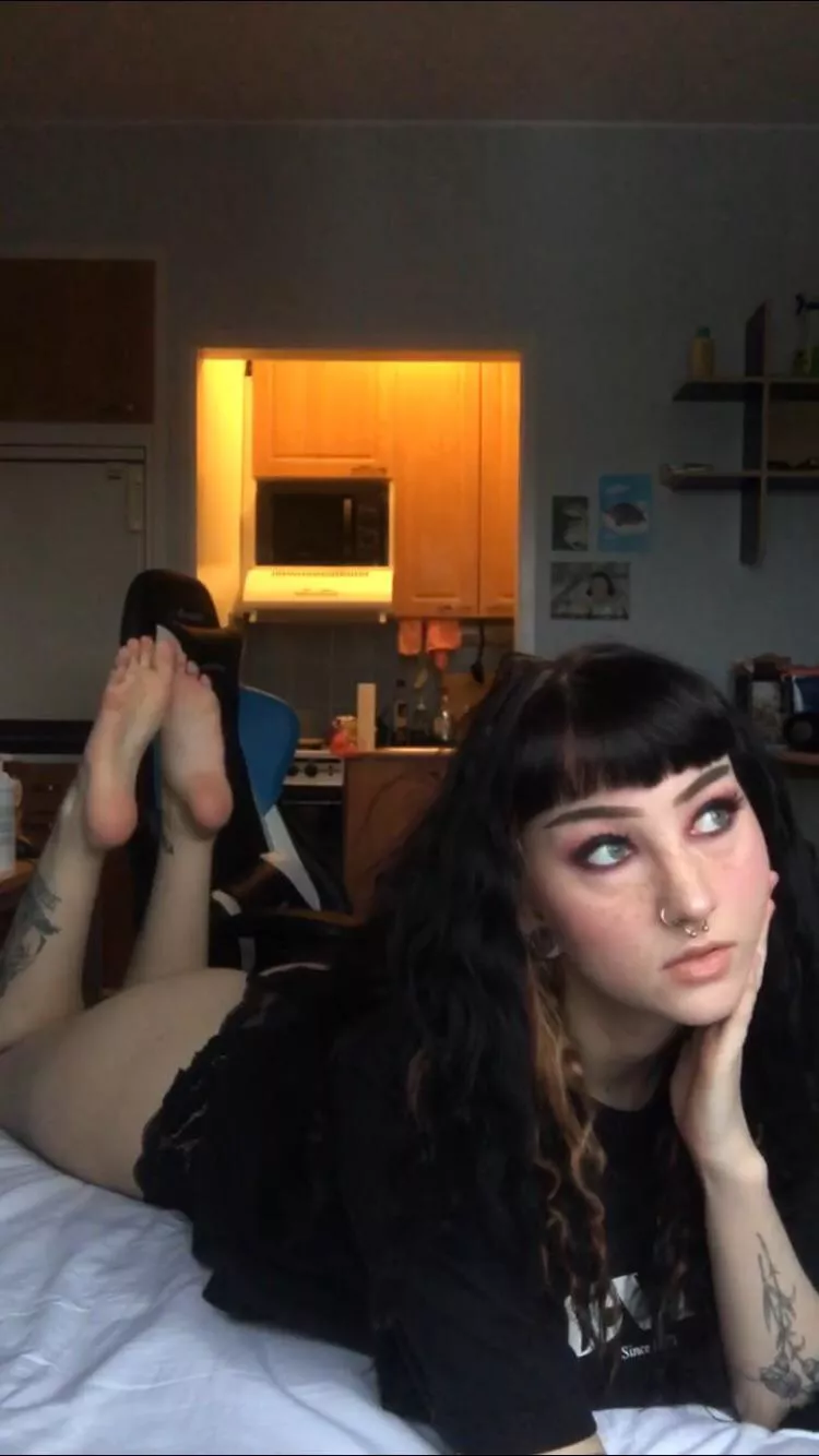 I’m the alt girl of your dreams, so choose me 🥰