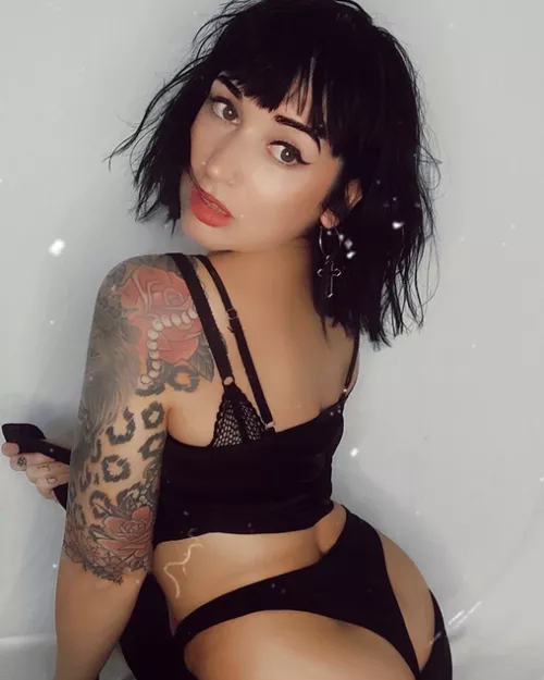 I'm the devil's doll🖤 I want him to own me and play with my body🥀 [F]