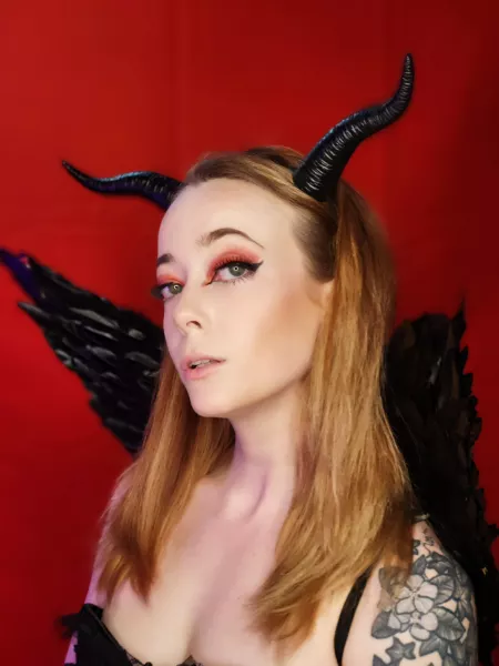 I'm the filthy fuck slut downstairs 😈