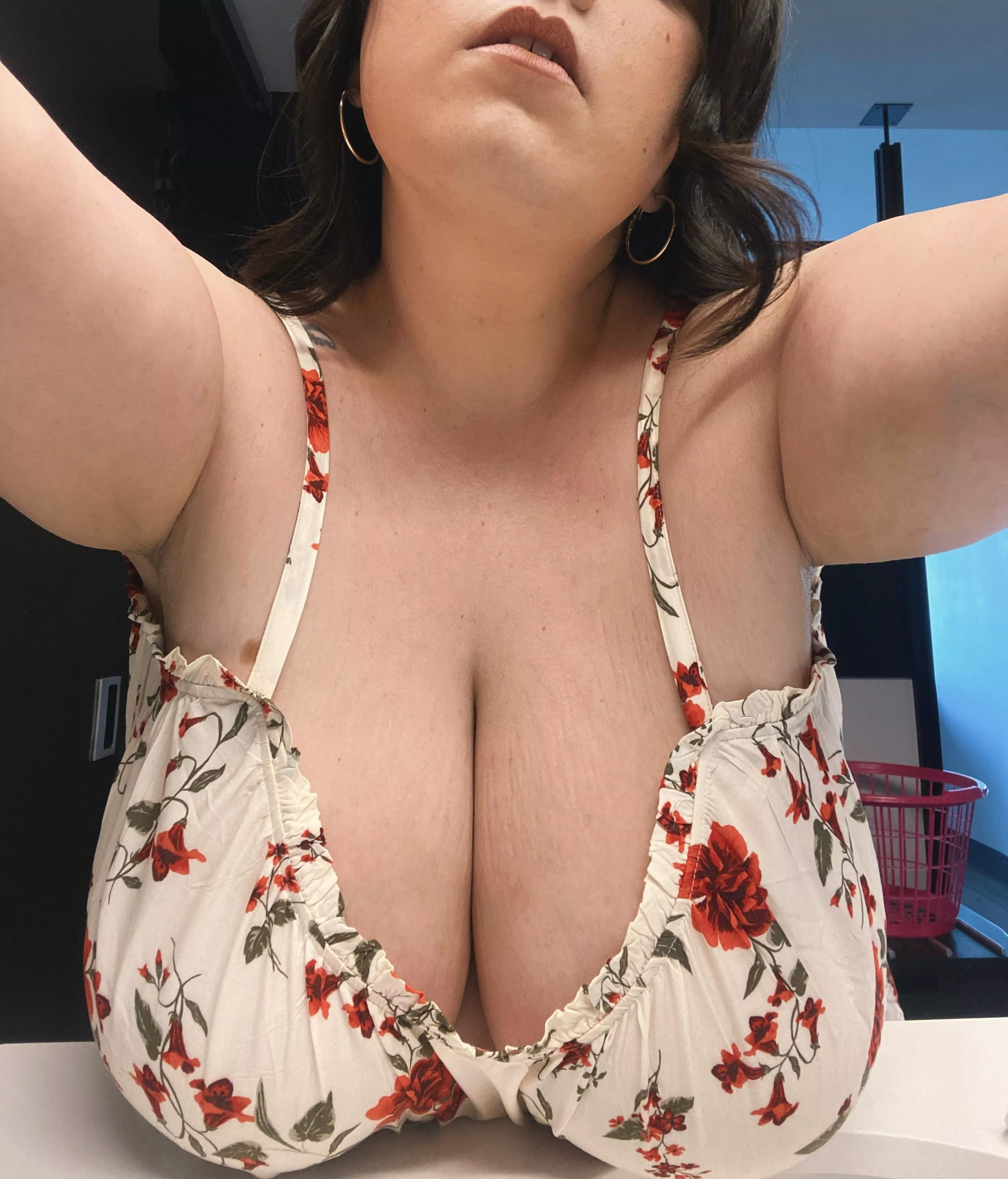 I’m very thankful to all of you for helping me grow this page so fast! As an expression of gratitude for all of my lovely followers - here is a high res photo taken from my bathroom this morning😘 Xx [OC] [F]