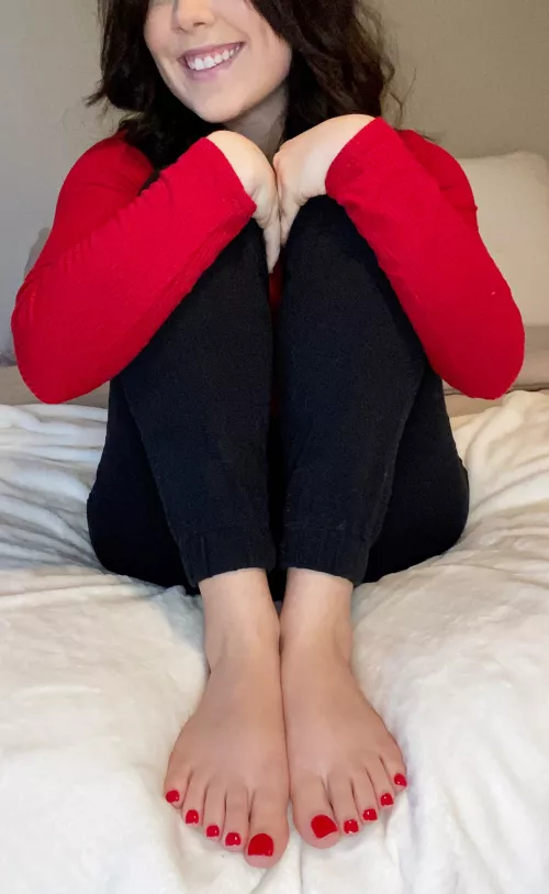 Iโm waiting patiently for someone to come worship my feet Iโm waiting patiently for someone to come worship my feet
