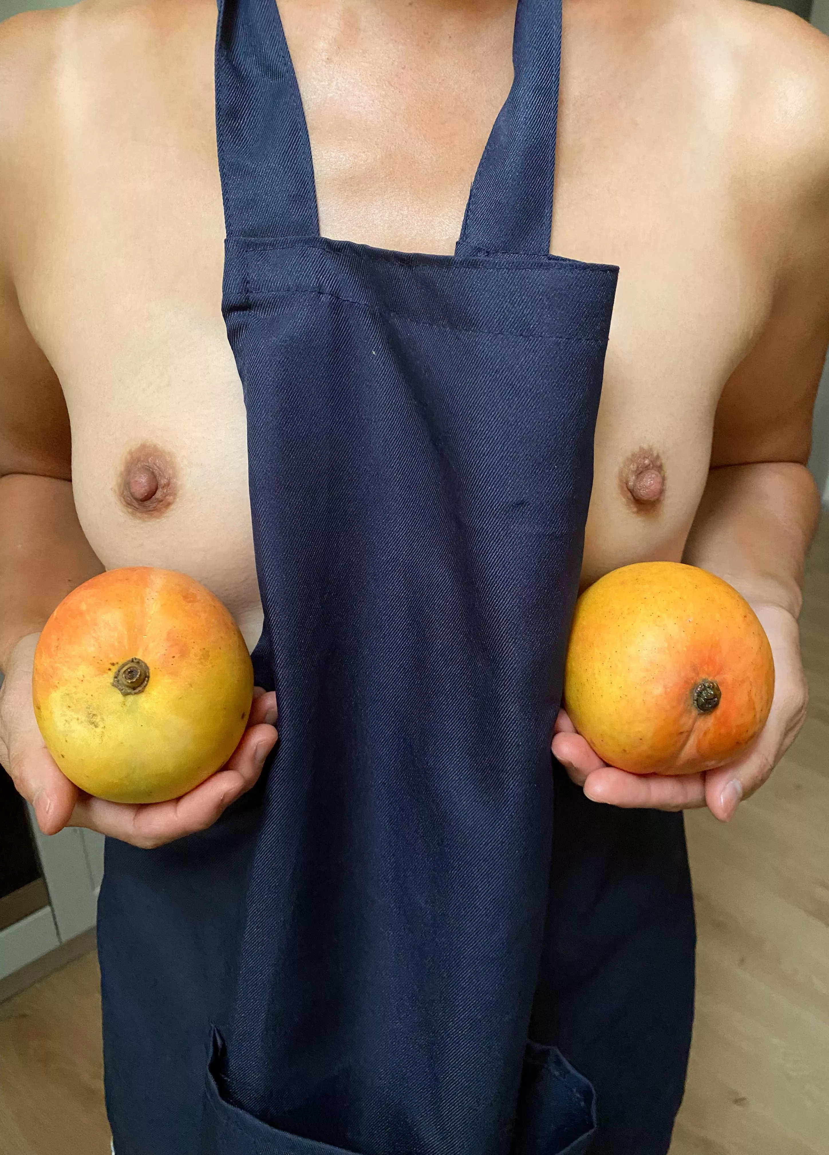 I’m waitress Nikki , would you like one or two ?