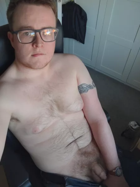 I'm working late, someone keep me company? I'm working late, someone keep me company?