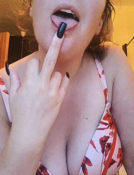 I’m your naughty nail tech… Join my worshippers? 😜💅🏼😈♥️ I’m your naughty nail tech… Join my worshippers? 😜💅🏼😈♥️