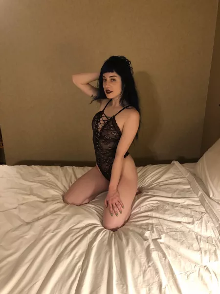 Im your perfect goth girlfriend