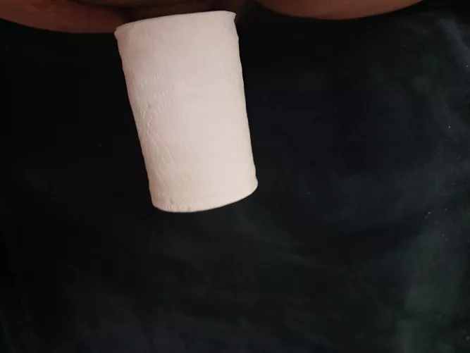Imagine having a cock so small it doesnt even reach the end of the TP roll 😅😅🤏