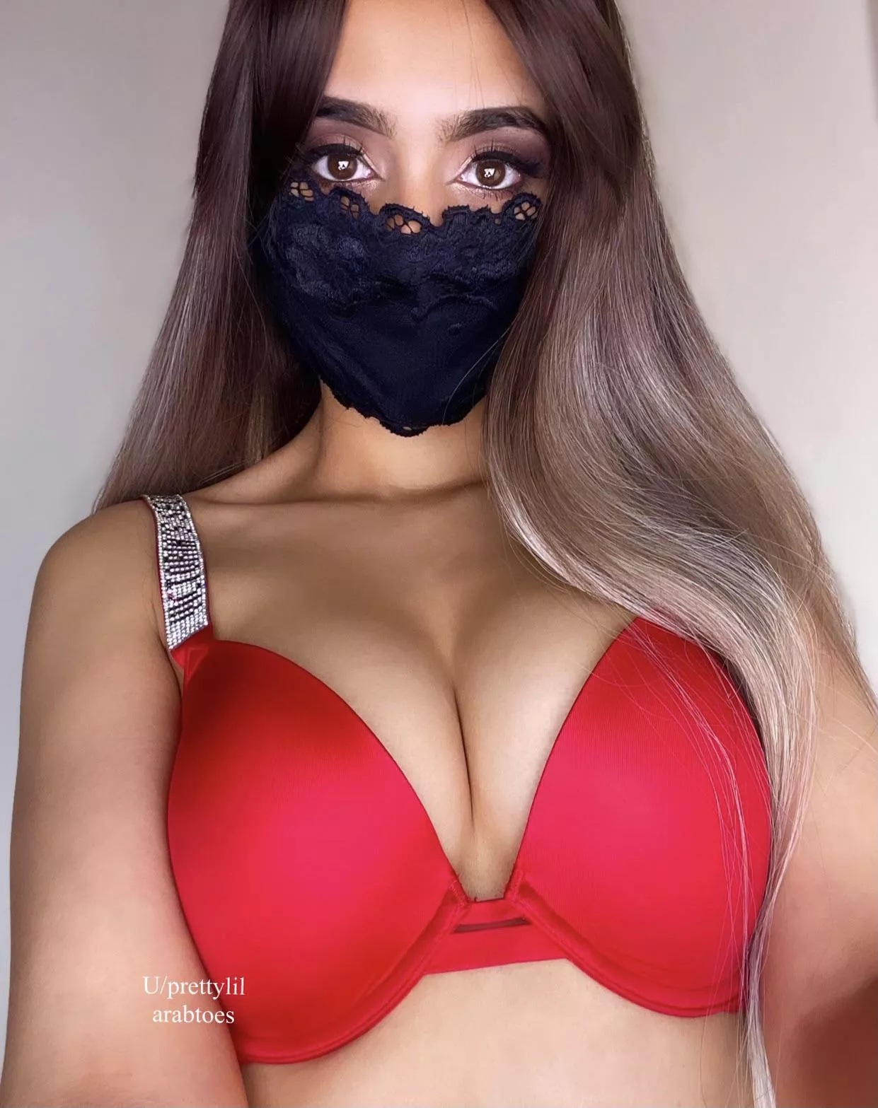 Imagine me looking deep into your eyes as you cum inside my tight 🐱😏 [f]