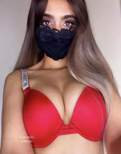 Imagine me looking deep into your eyes as you cum inside my tight pussy habibi🐱😏