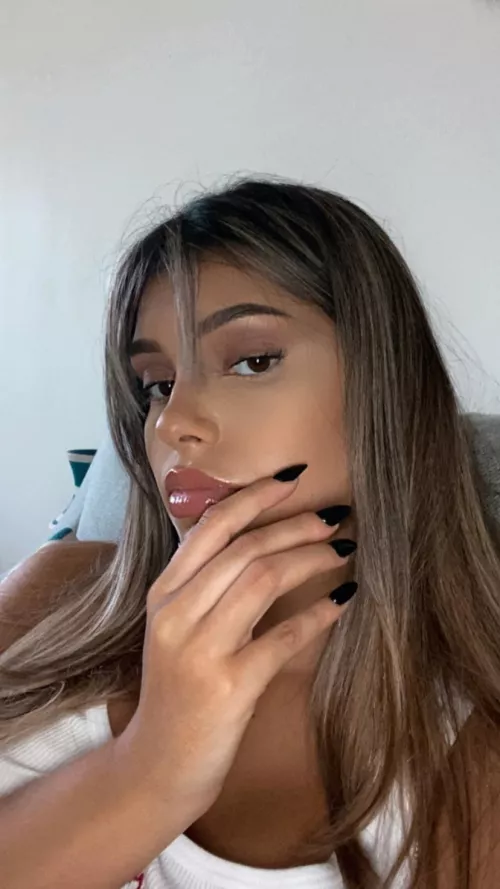 Imagine my nails wrapped around your neck Imagine my nails wrapped around your neck