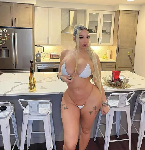 Imagine the mess you could make w her damnnnnn