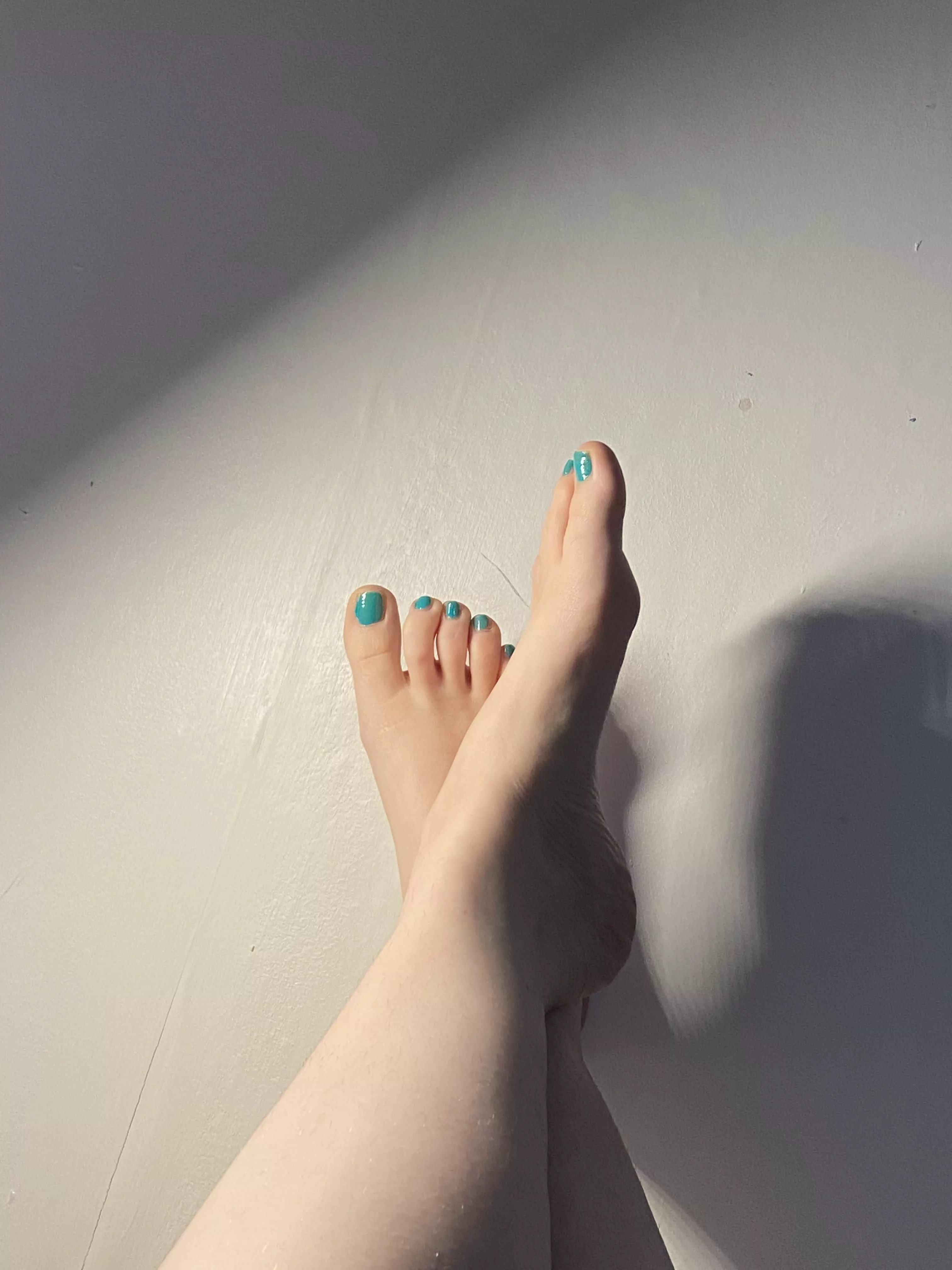 Imagine the wall is your face Imagine the wall is your face