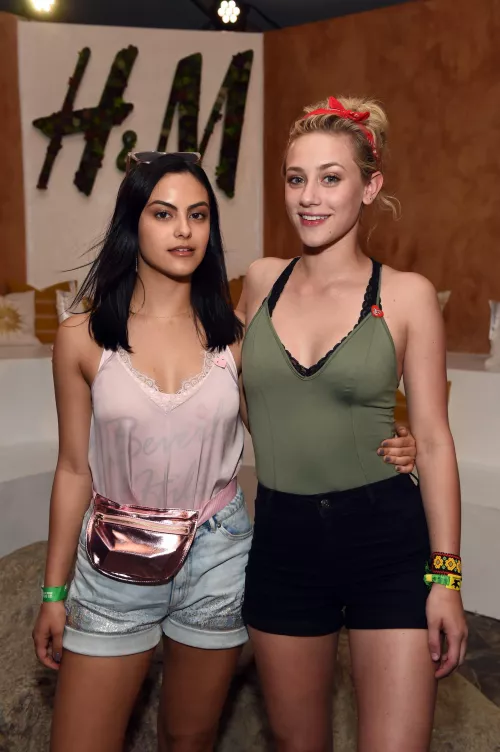 Imagine them both sucking your cock 🤤 the perfect threesome (Camila Mendes, Lili Reinhart) Imagine them both sucking your cock 🤤 the perfect threesome (Camila Mendes, Lili Reinhart)