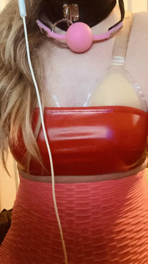 Imagine what my friends would say if they knew what I was wearing while Iโm playing with them ๐