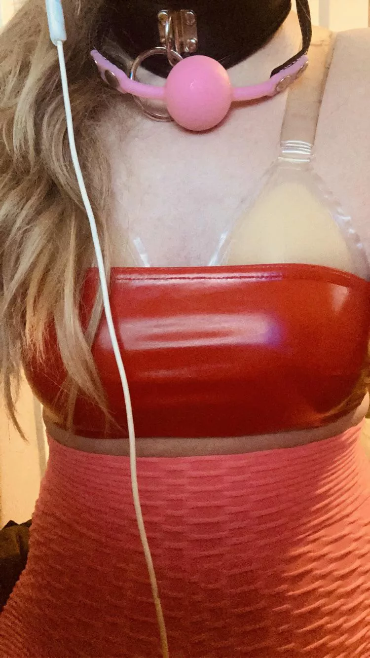 Imagine what my friends would say if they knew what I was wearing while I’m playing with them 😈