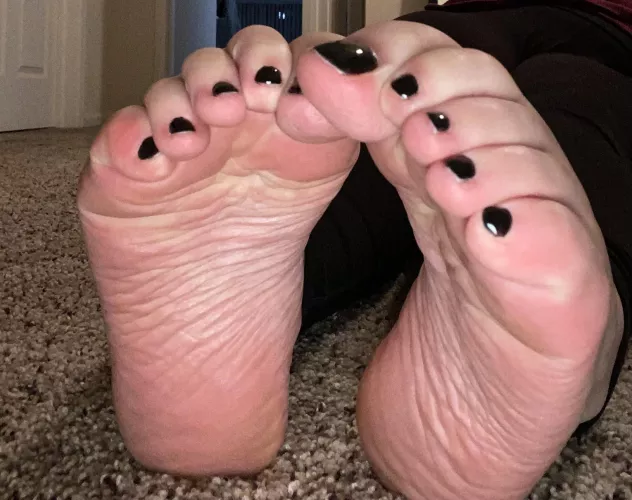 Imagine your tongue sliding over my wrinkles Imagine your tongue sliding over my wrinkles