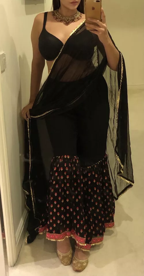 In a world full of trends, sometimes a girl just wants to wear something traditional π