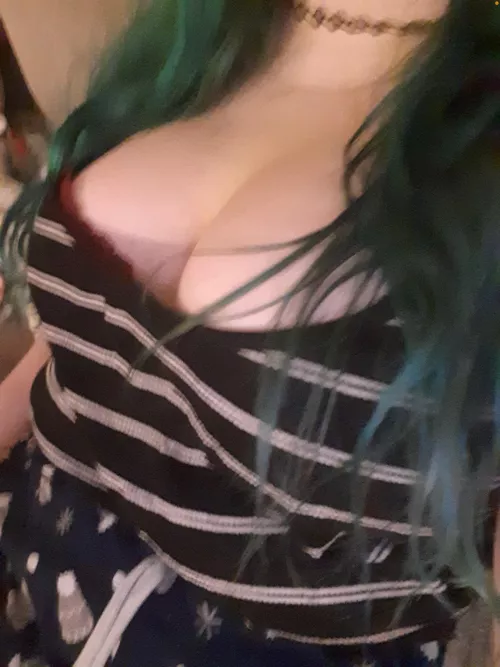 In bed with your sleepy gf π΄