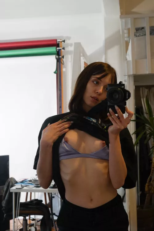 in case you're wondering what's under my baggy shirt...