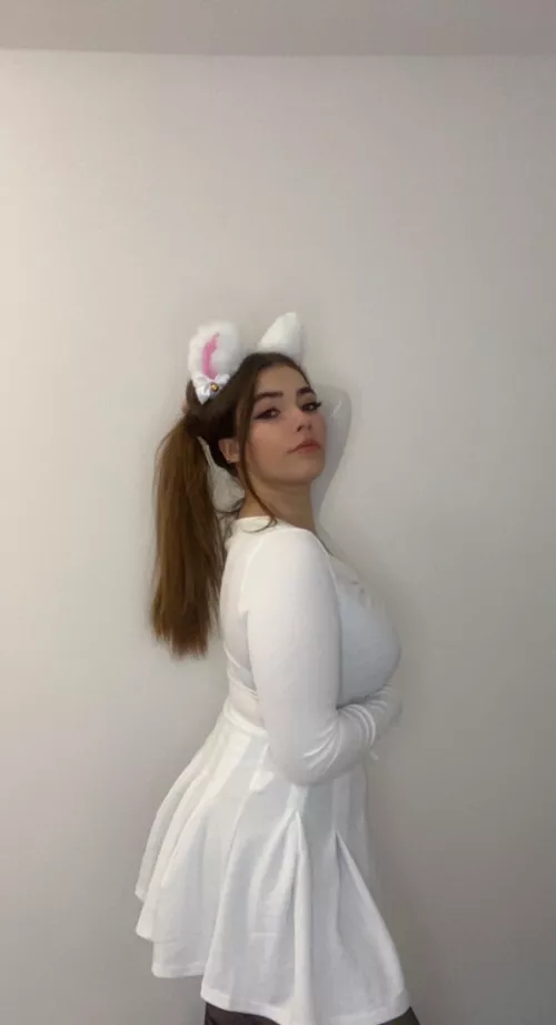 In desperate need of headpats??