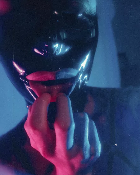In love with my latex hood π€