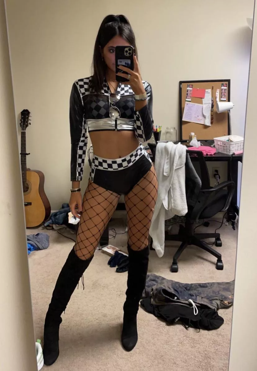 In me mums car, broom broom! In me mums car, broom broom!