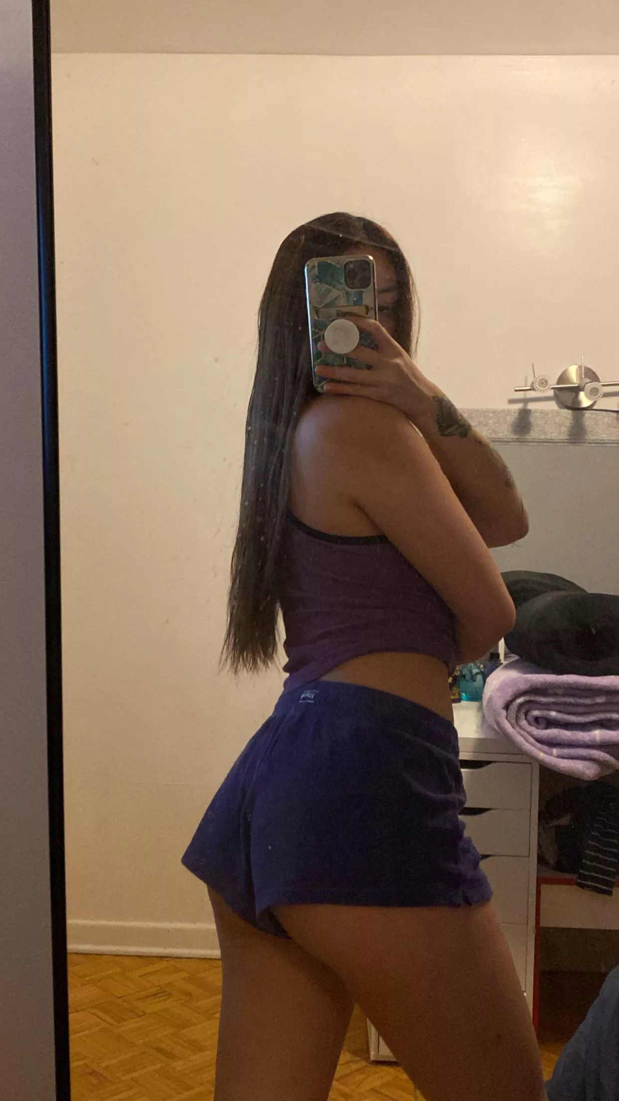 In need of a booty rub, any volunteers? 🥺