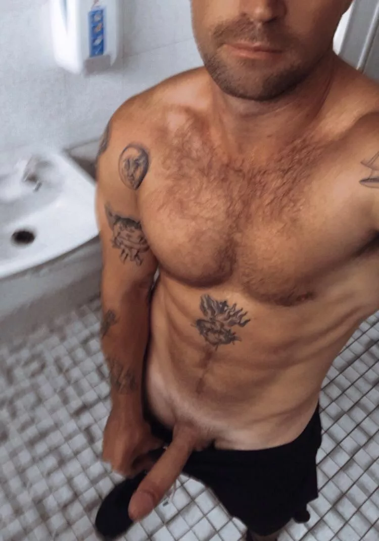 In the gym bathroom π€ In the gym bathroom π€