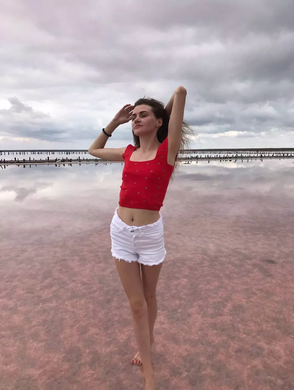 In the summer heat 🌞I oftentimes never wear a bra In the summer heat 🌞I oftentimes never wear a bra
