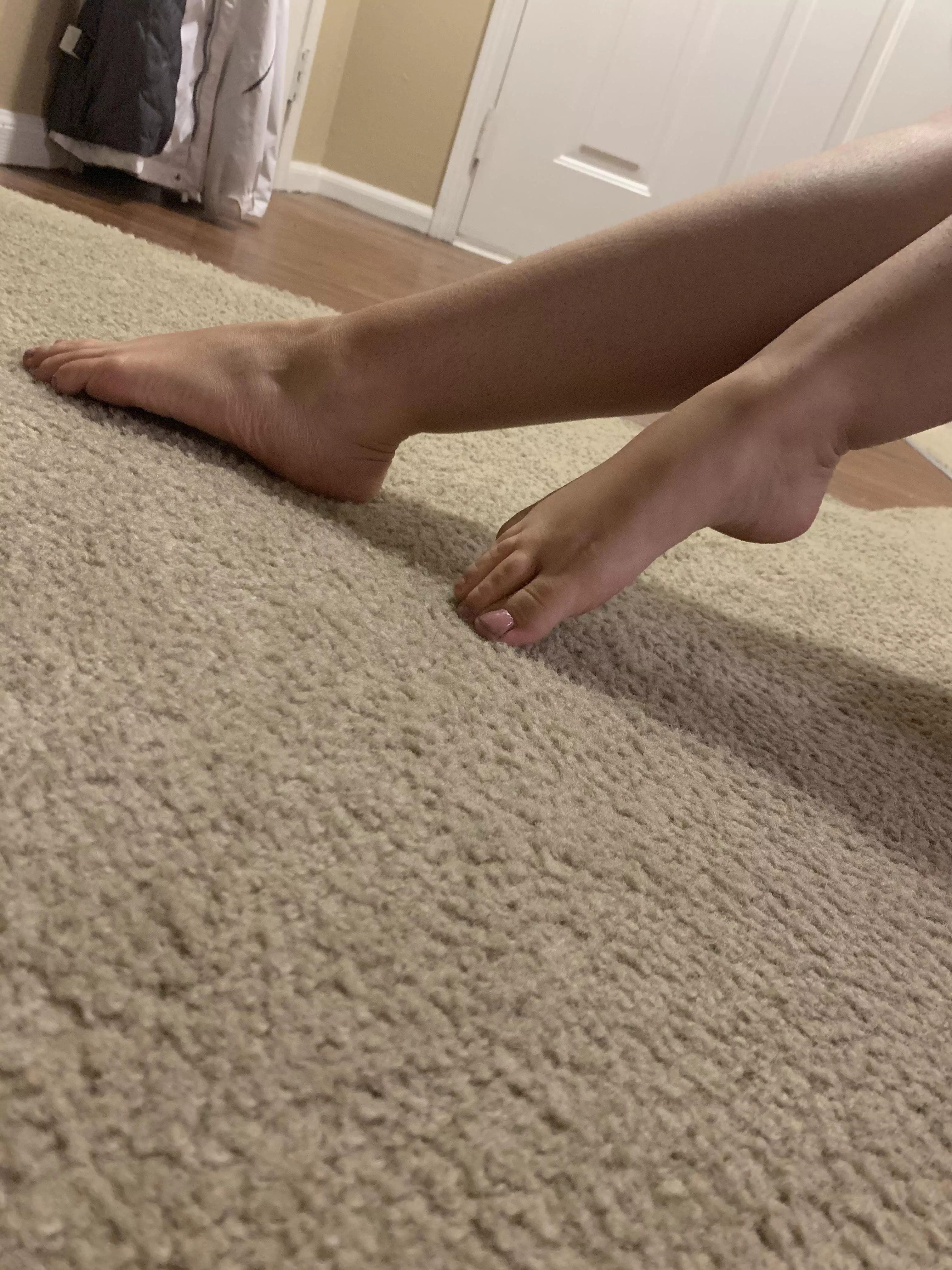 Innocent photos, dirty talk, DM me to tell me what you’d do with these perfect small feet Innocent photos, dirty talk, DM me to tell me what you’d do with these perfect small feet