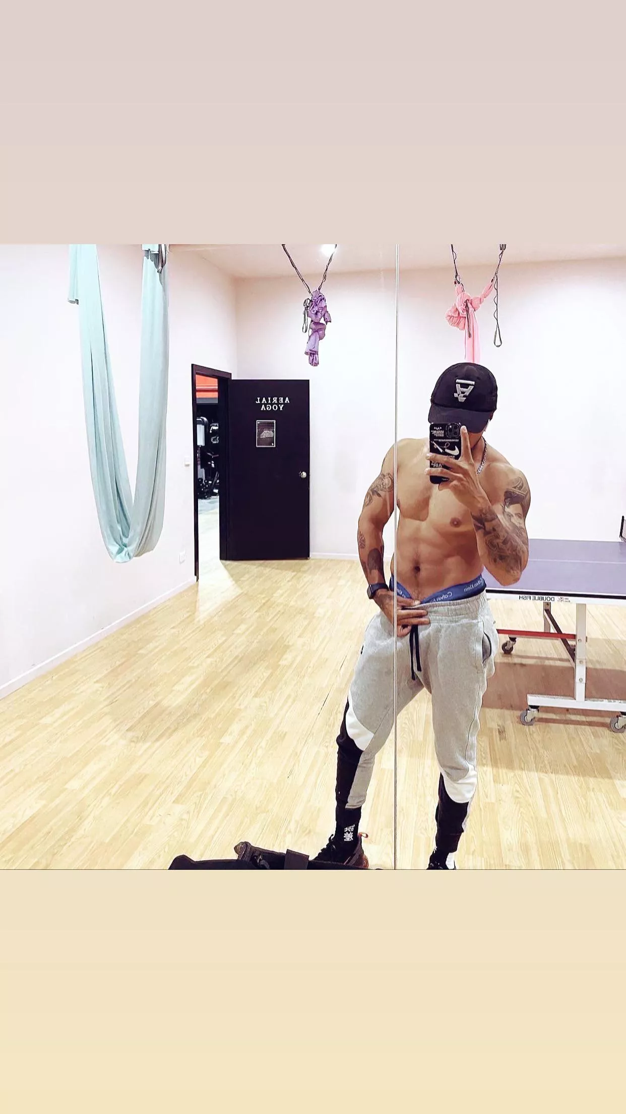 Instagram: _astronoir Instagram: _astronoir