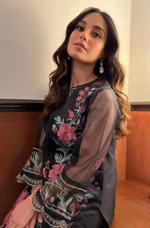 Iqra Aziz Iqra Aziz