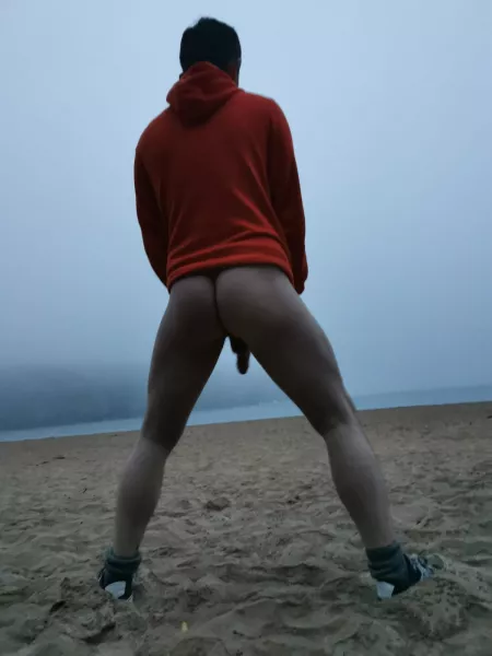 Irish guy letting it hang at the beach 😈 Irish guy letting it hang at the beach 😈