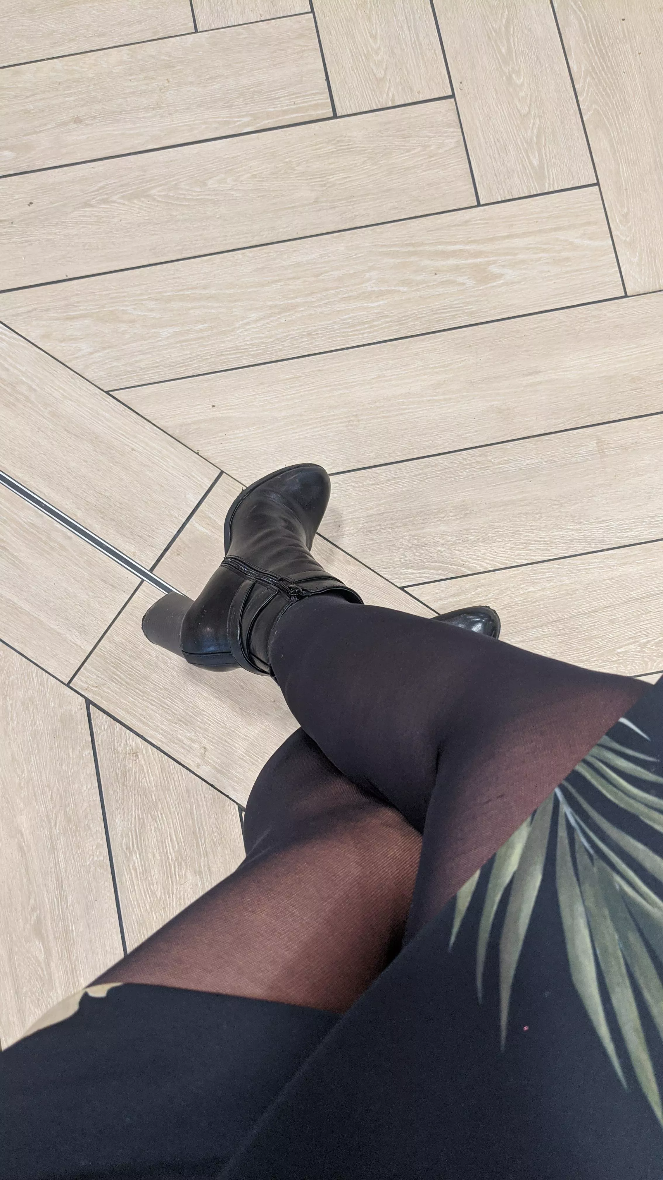 is autumn your favourite season ? pantyhose and boots π is autumn your favourite season ? pantyhose and boots π