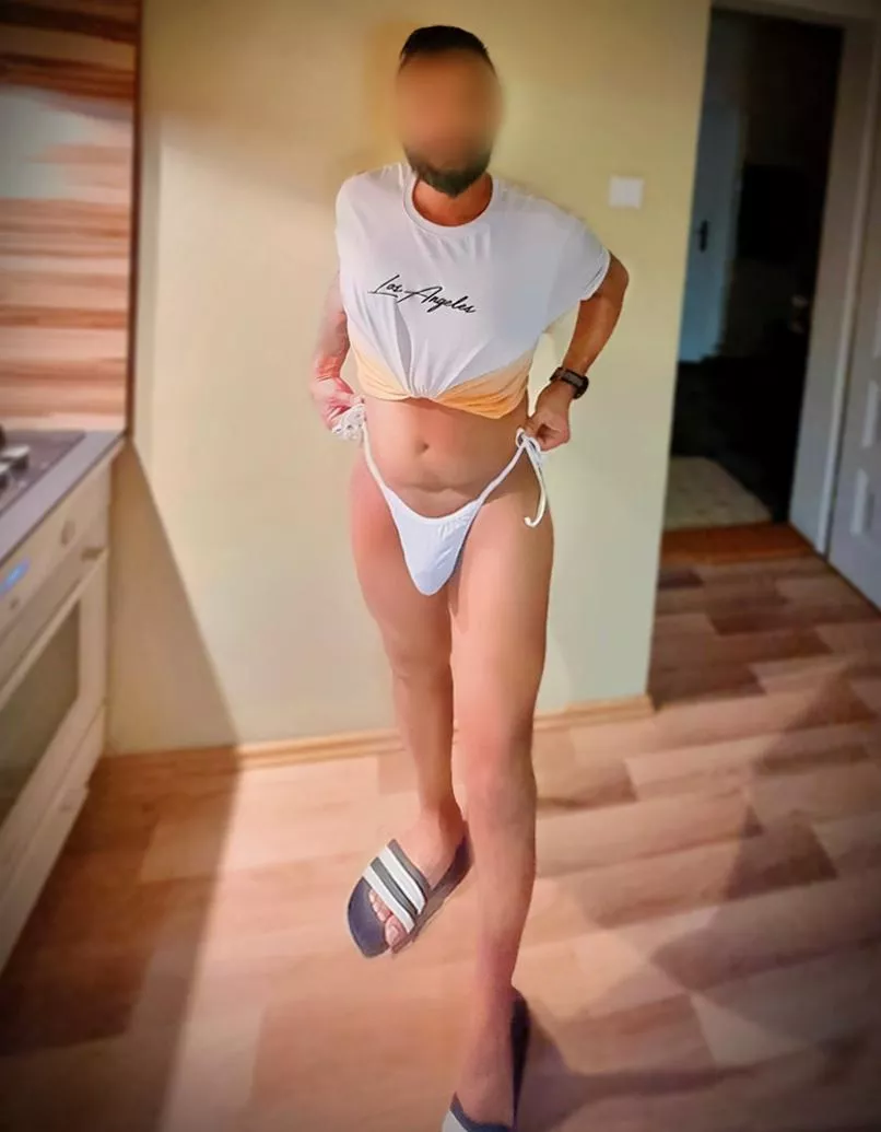 Is dressing for Hotwife's Bull acceptable?