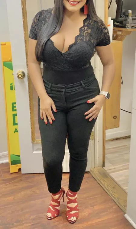 Is it time for wine yet!?!? 🍷 you know I love fridays! 🍾