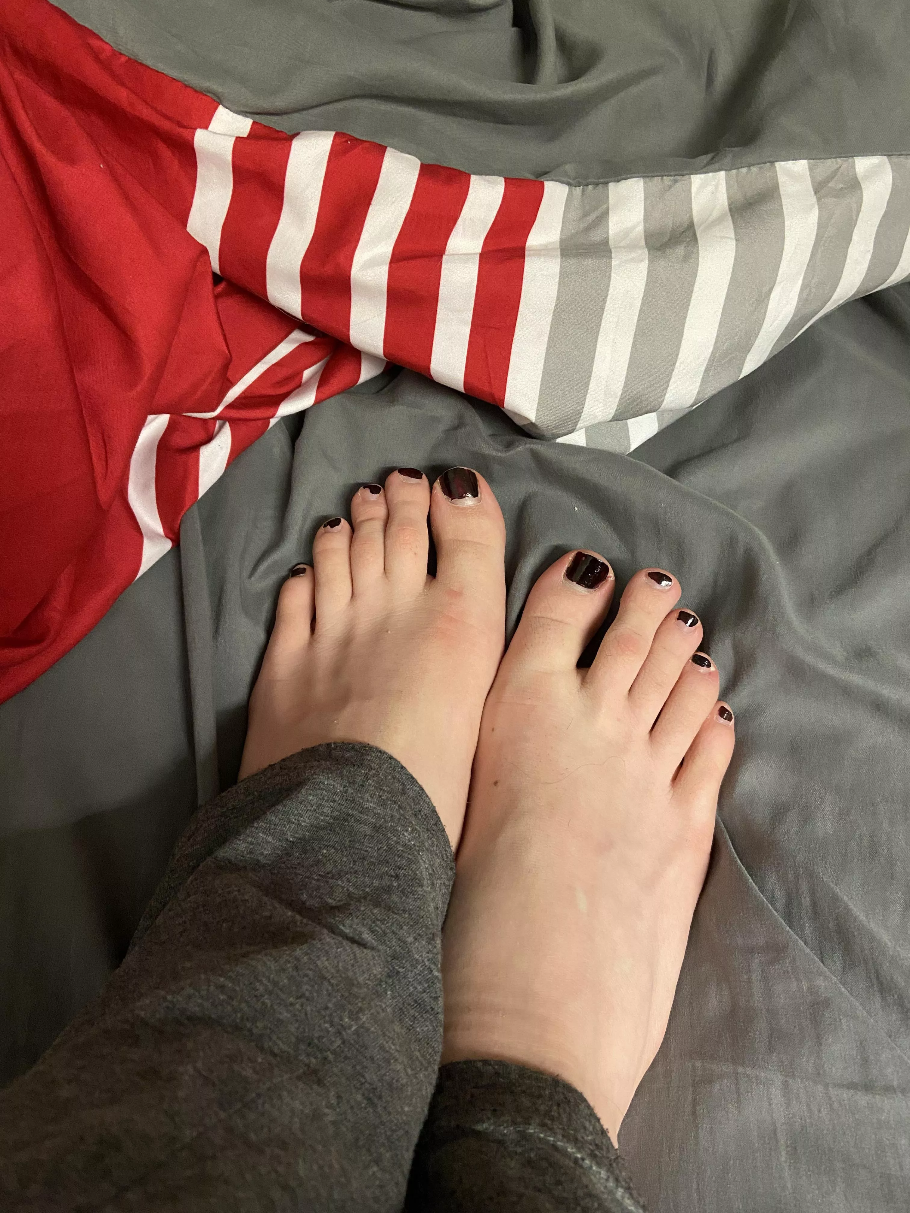 is it time to put new polish on my feet? 🖤