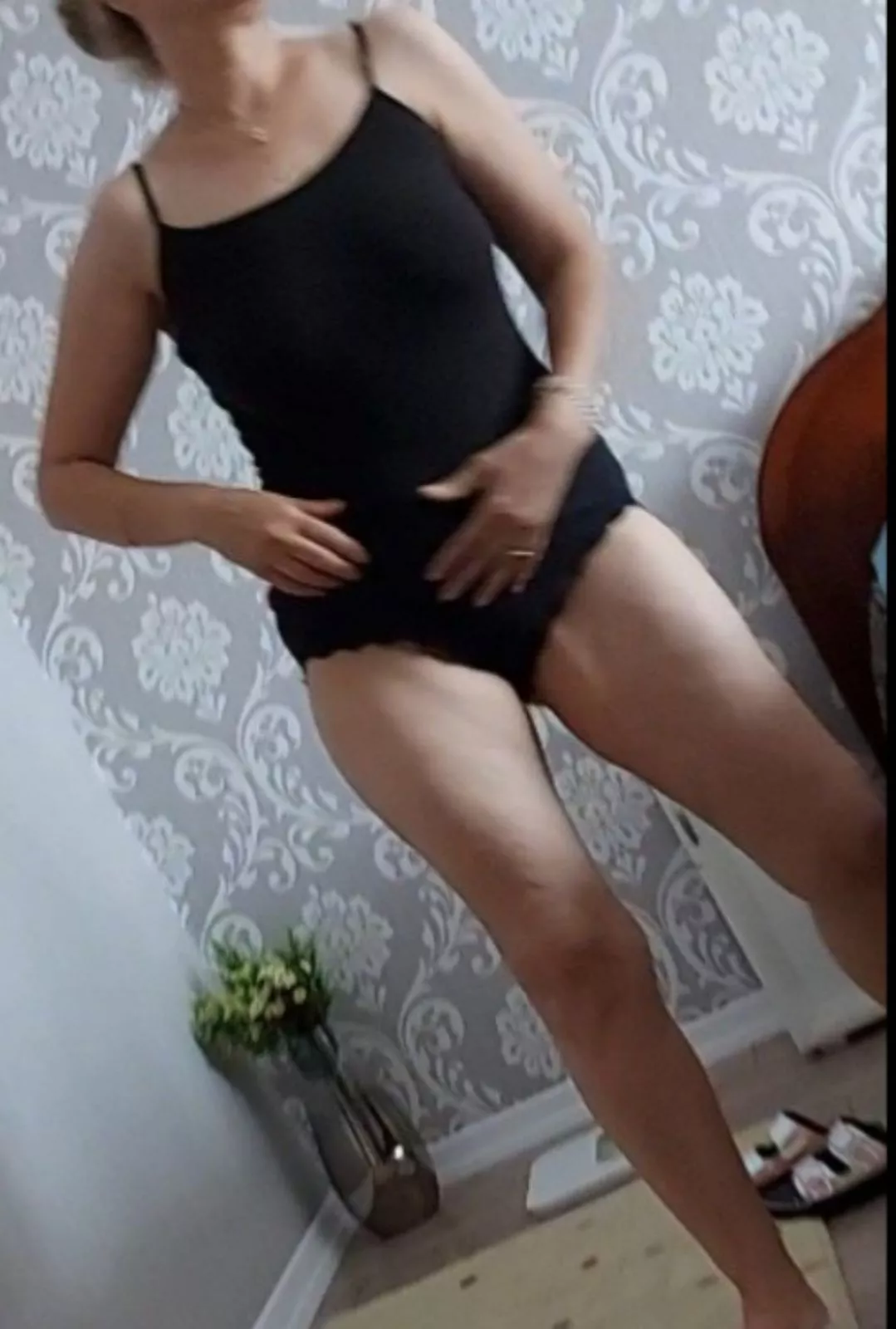 İs my mom still hot? If u save the pic, please let me know.