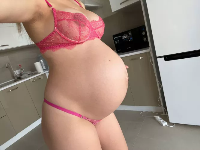 Is that the belly you've been waiting for? 🤰 Is that the belly you've been waiting for? 🤰