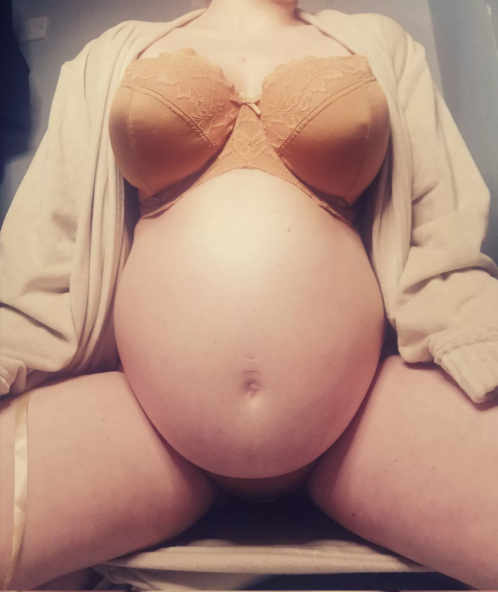 Is there anything more beautiful than a pregnant belly? Is there anything more beautiful than a pregnant belly?